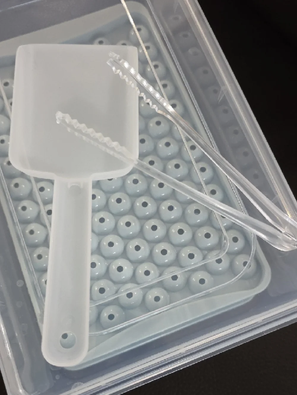 NEW 3 Pack Ice Trays With Plastic Storage and Scooper